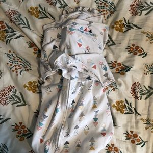 Set of 2 swaddles - size 3-6 month, (13-18lb)